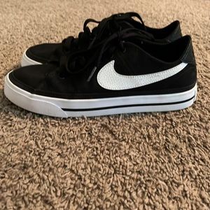 Women size 6 Nike Court Legacy Canvas